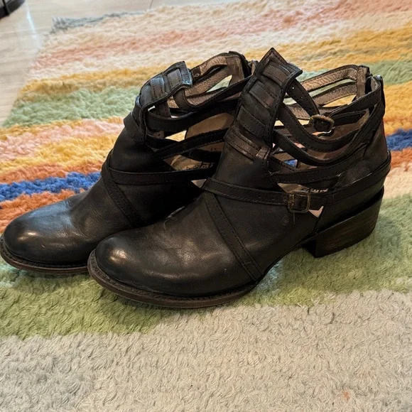 Freebird by Steven Black Leather Stair Ankle Boots - Picture 4 of 6